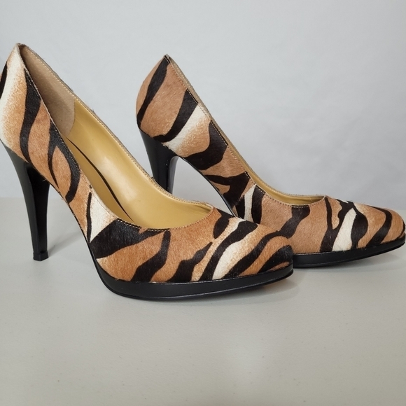 Nine West Rocha Tiger Print Almond Toe Classic Platform Pumps - Size 8 - Picture 1 of 10